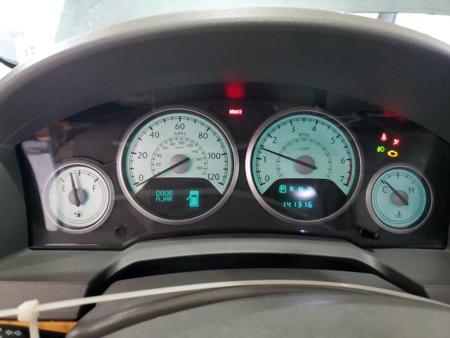 Chrysler Minivan Limited Image 9