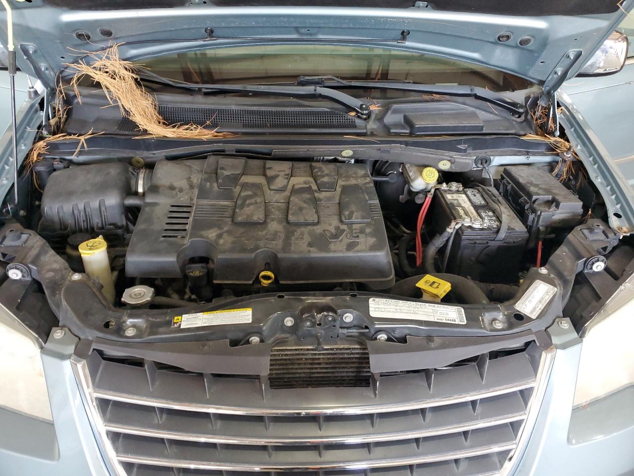 Chrysler Minivan Limited Image 12