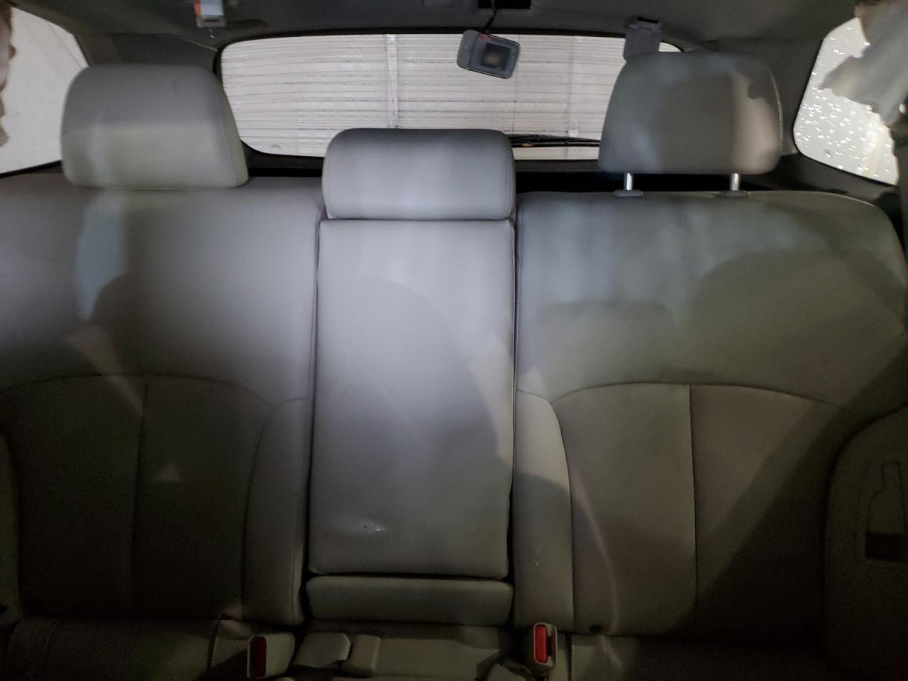 Subaru Outback 2.5i Limited Image 12