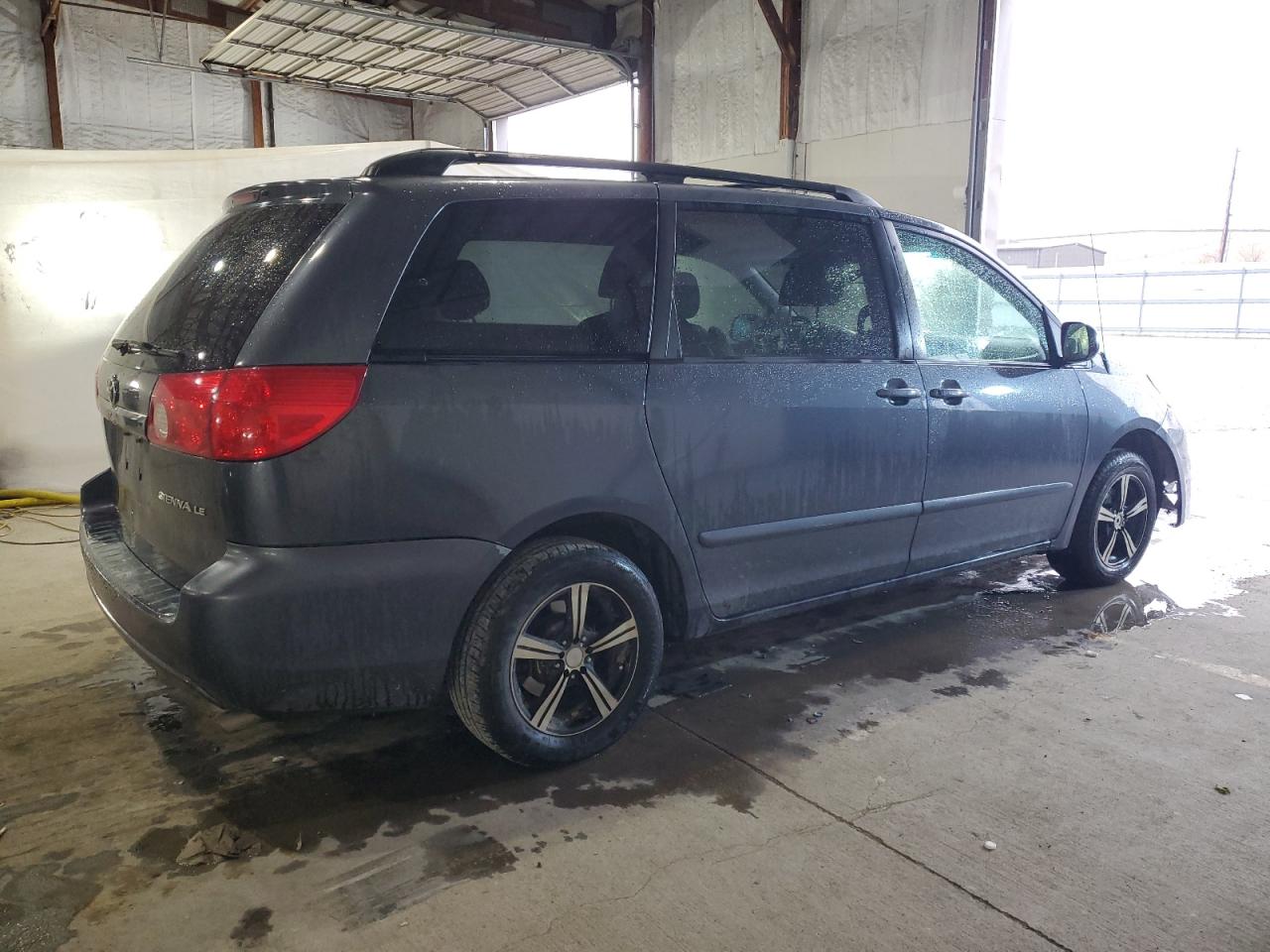 Toyota Sienna Ce Image 11