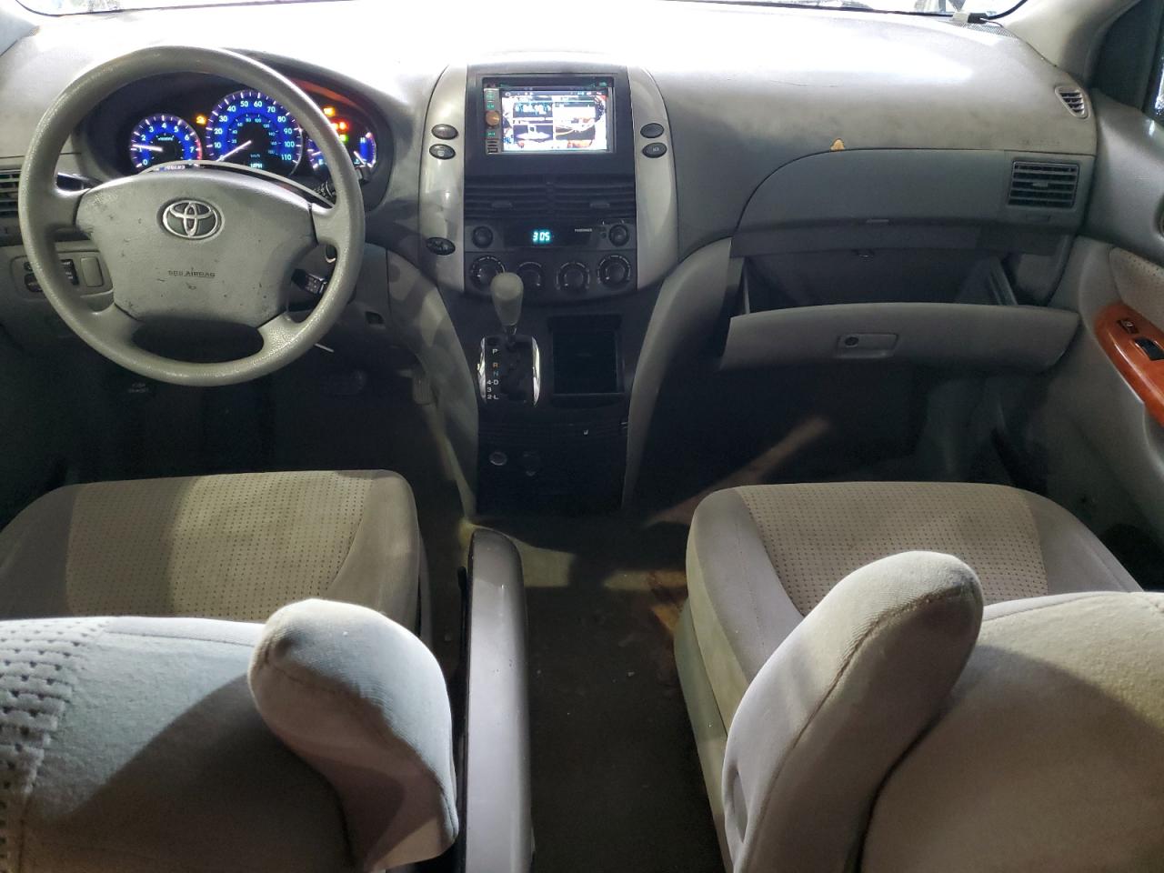 Toyota Sienna Ce Image 4