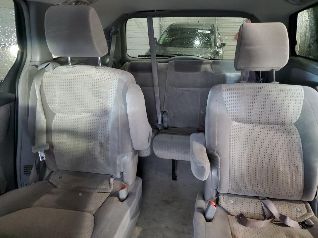 Toyota Sienna Ce Image 5