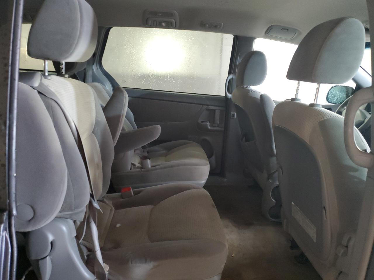 Toyota Sienna Ce Image 6