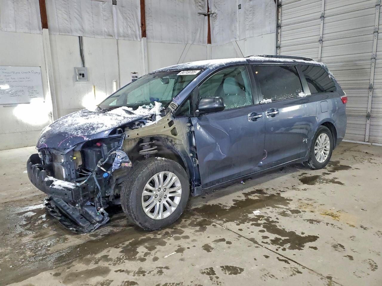 Toyota Sienna Xle Image 1