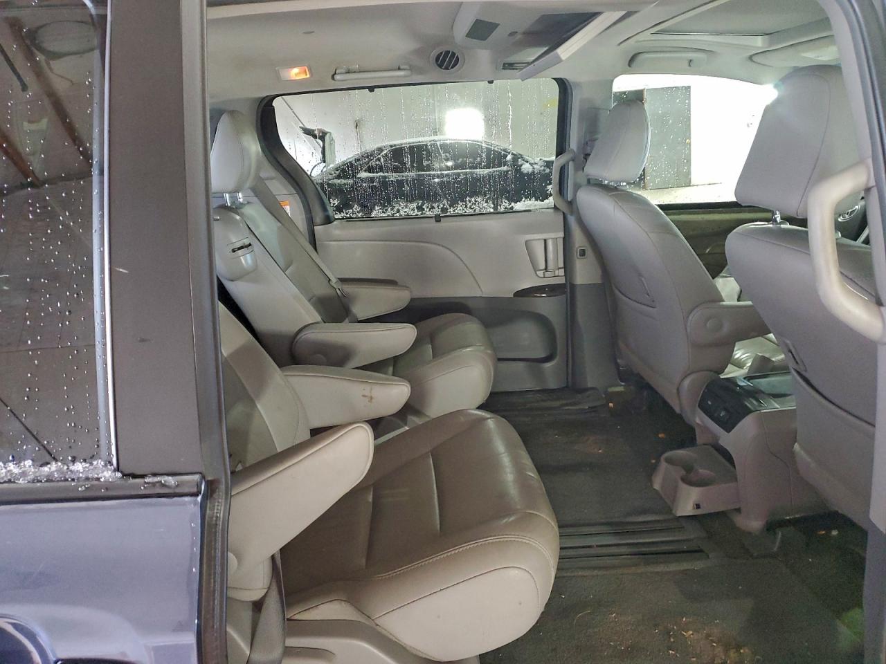 Toyota Sienna Xle Image 11