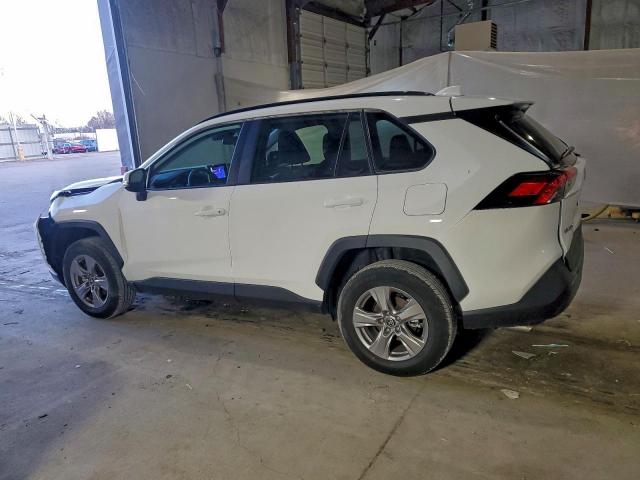 Toyota RAV4 Xle Image 2