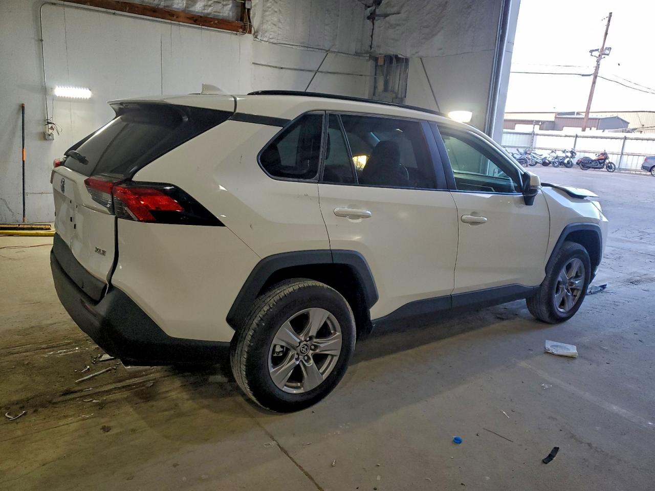 Toyota RAV4 Xle Image 3