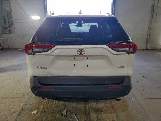 Toyota RAV4 Xle Image 10