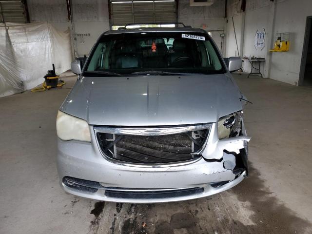 Chrysler Minivan Touring Image 7