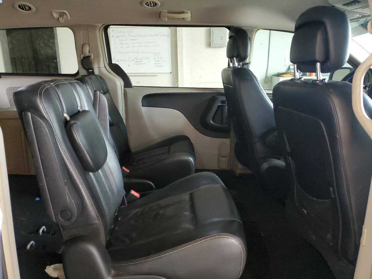 Chrysler Minivan Touring Image 4