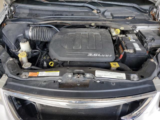 Chrysler Minivan Touring Image 13