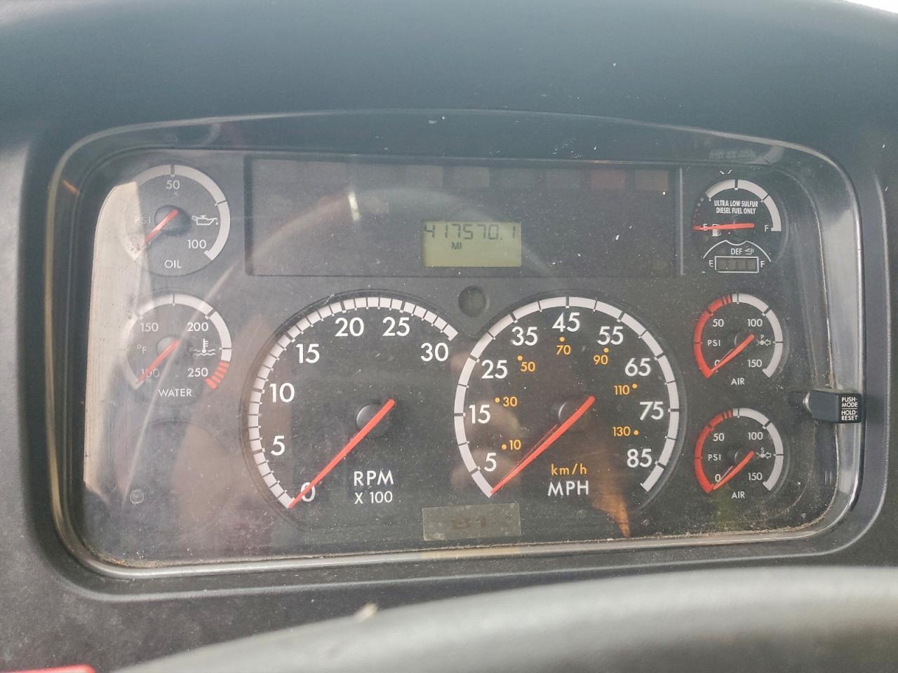 Freightliner M2 106 Medium Duty Image 4