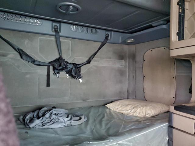 Freightliner Cascadia Image 10