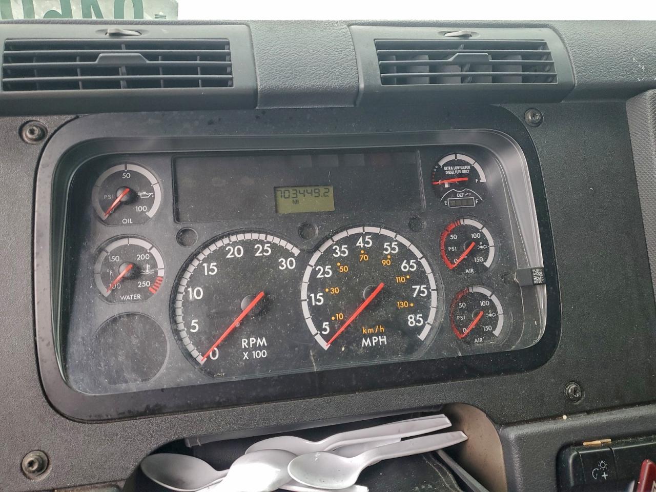 Freightliner Cascadia Image 8