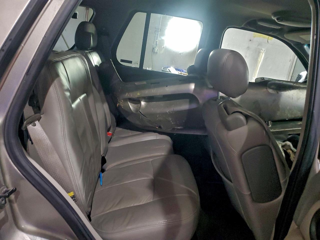 Oldsmobile Bravada Image 4