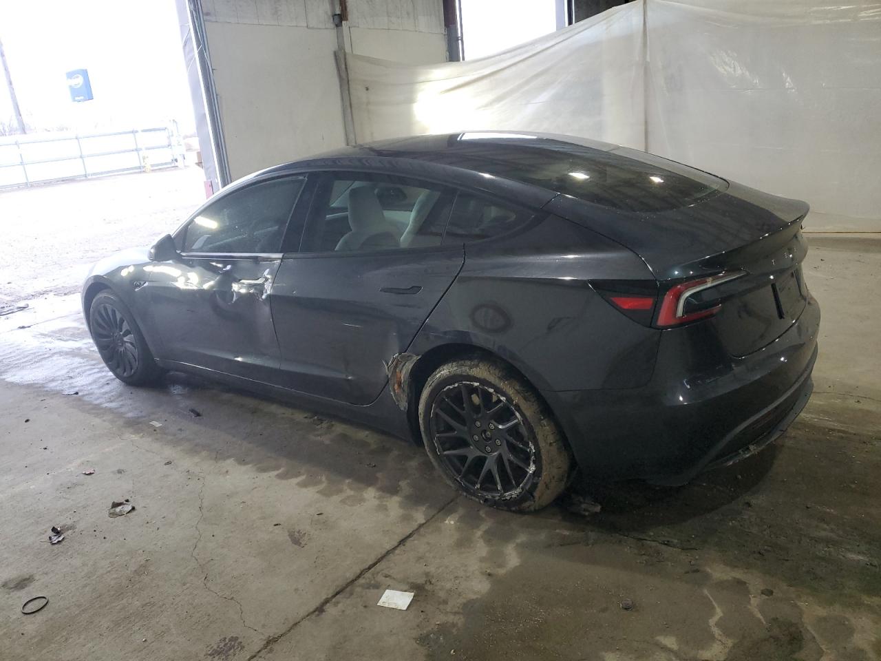 Tesla Model 3 Image 4