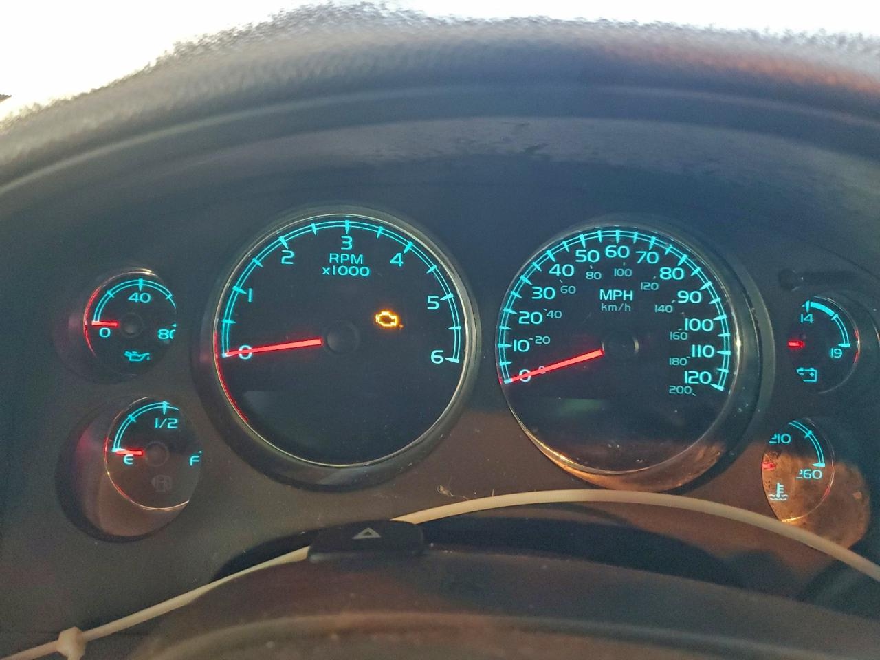 GMC Yukon Denali Image 13