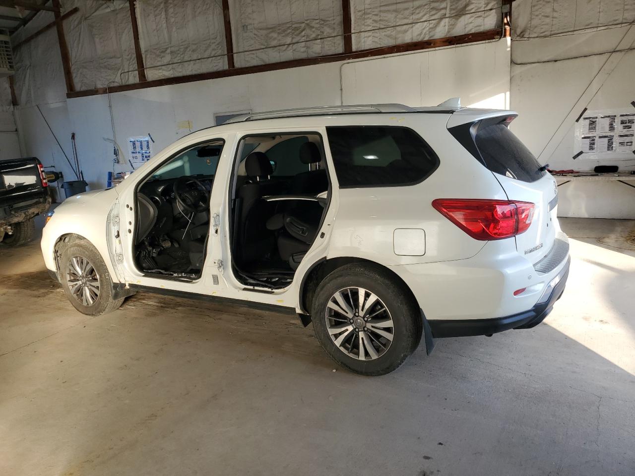 Nissan Pathfinder Sv Image 11