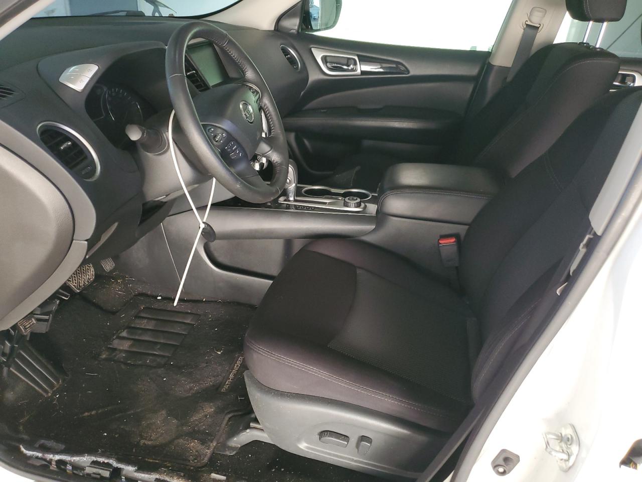 Nissan Pathfinder Sv Image 10