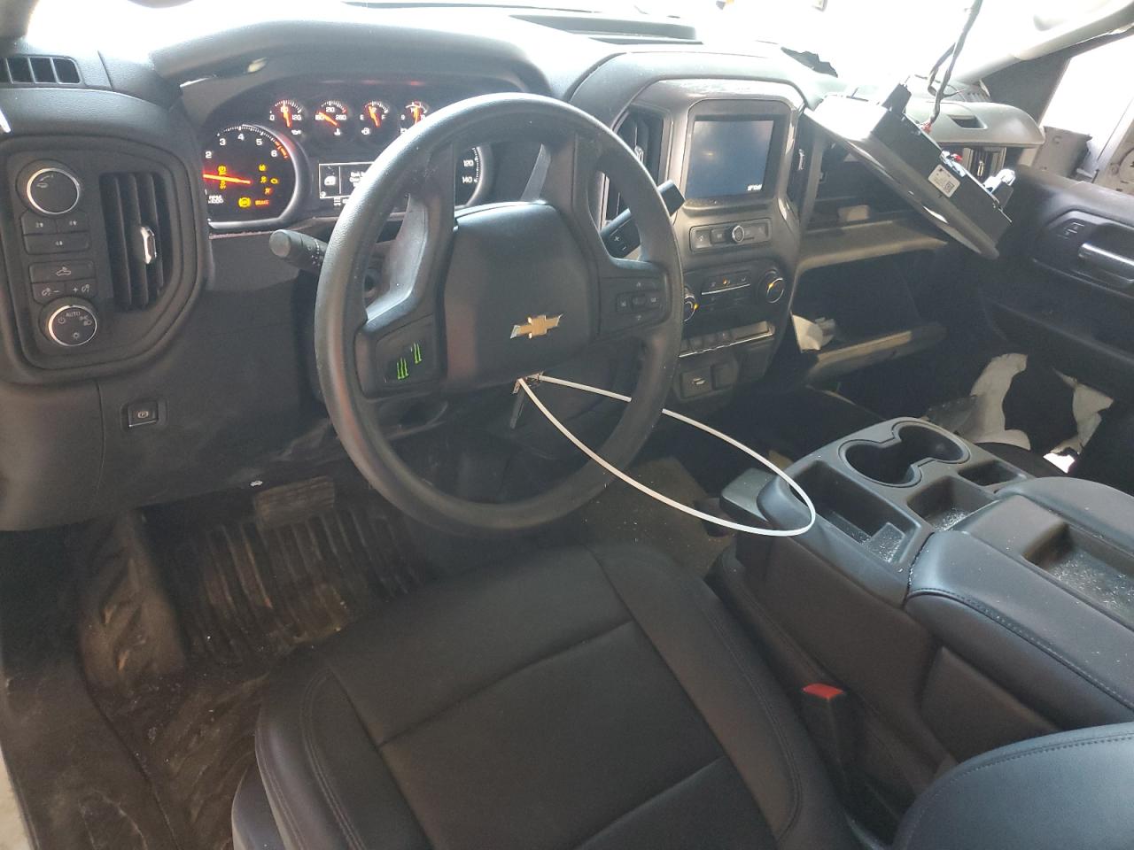 Chevrolet Silverado K2500 Heavy Duty Image 11