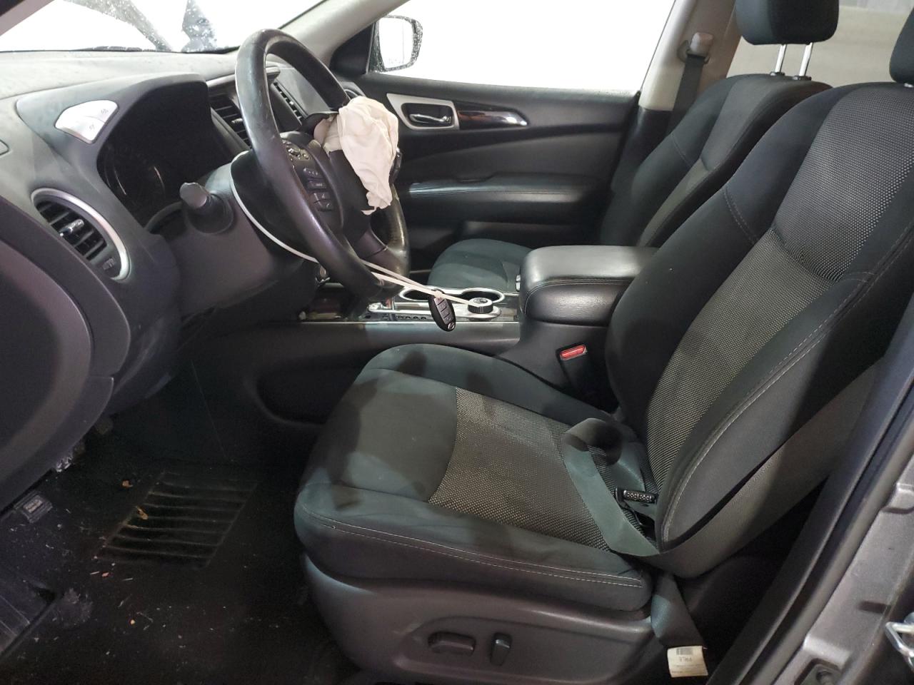 Nissan Pathfinder S Image 7