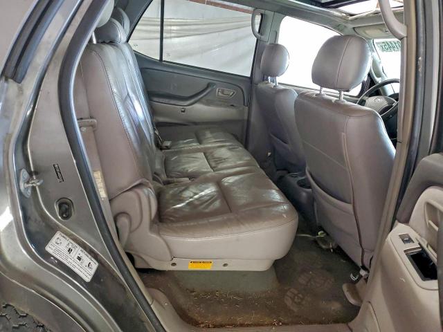 Toyota Sequoia Sr5 Image 11