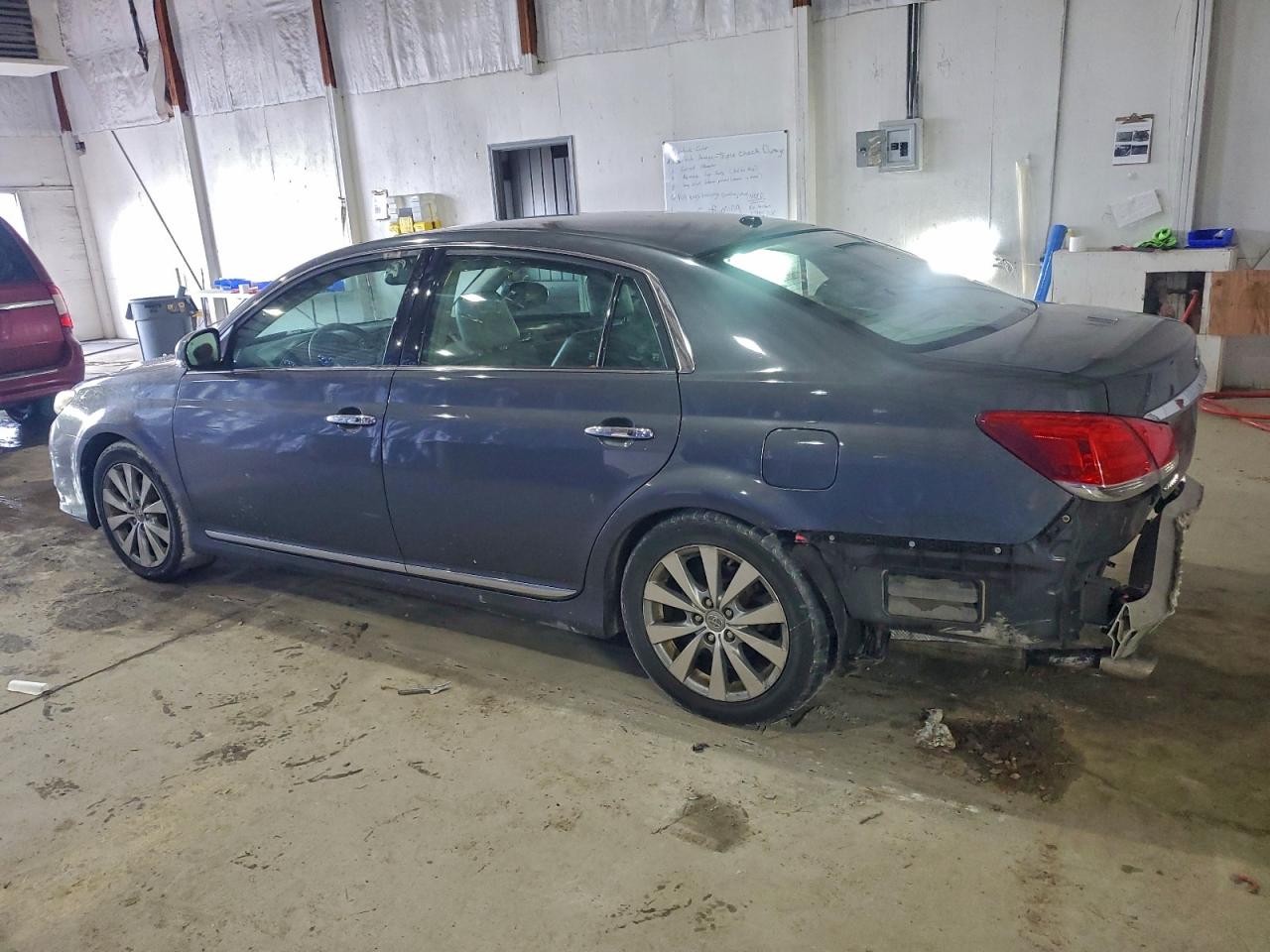 Toyota Avalon Base Image 3