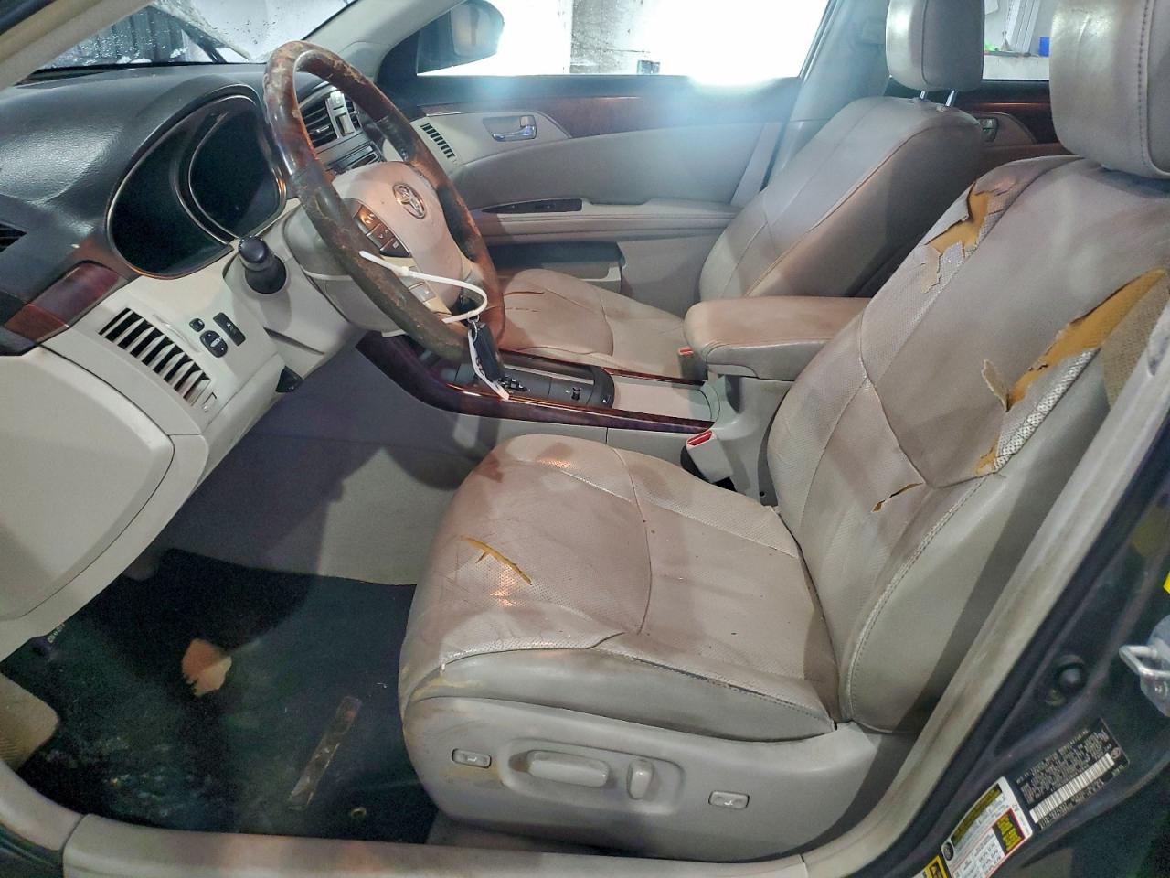 Toyota Avalon Base Image 12