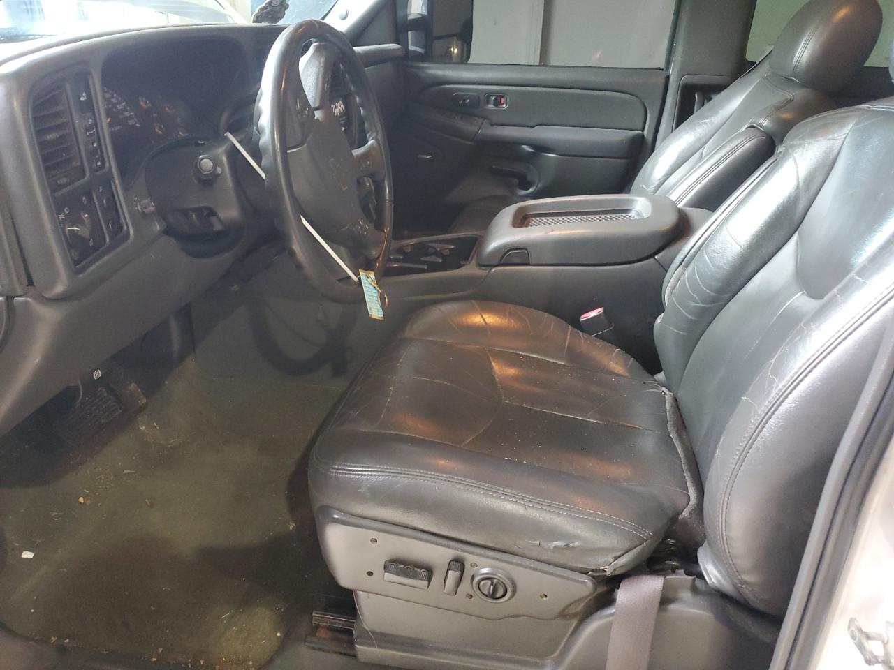 Chevrolet Silverado K2500 Heavy Duty Image 11