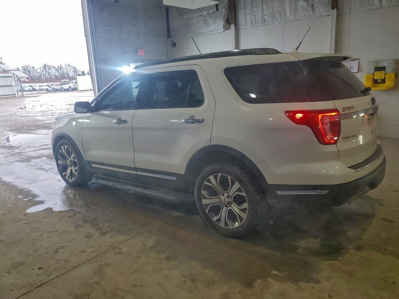 Ford Explorer Limited Image 12
