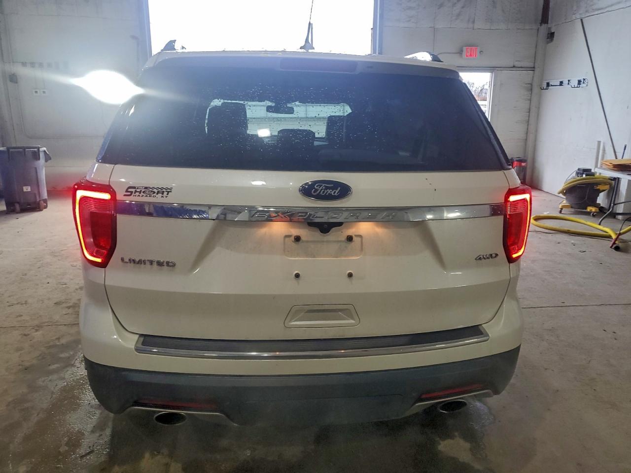 Ford Explorer Limited Image 2