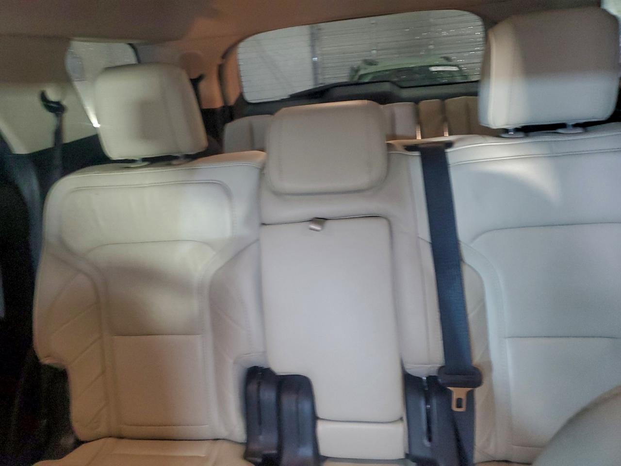 Ford Explorer Limited Image 5