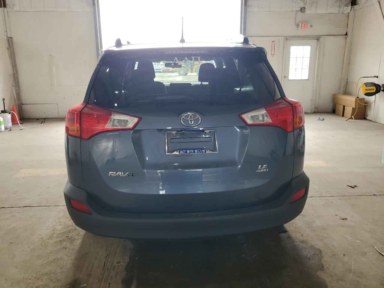 Toyota RAV4 Le Image 8