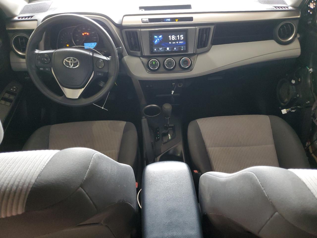 Toyota RAV4 Le Image 9