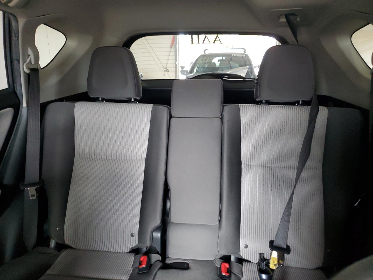 Toyota RAV4 Le Image 4