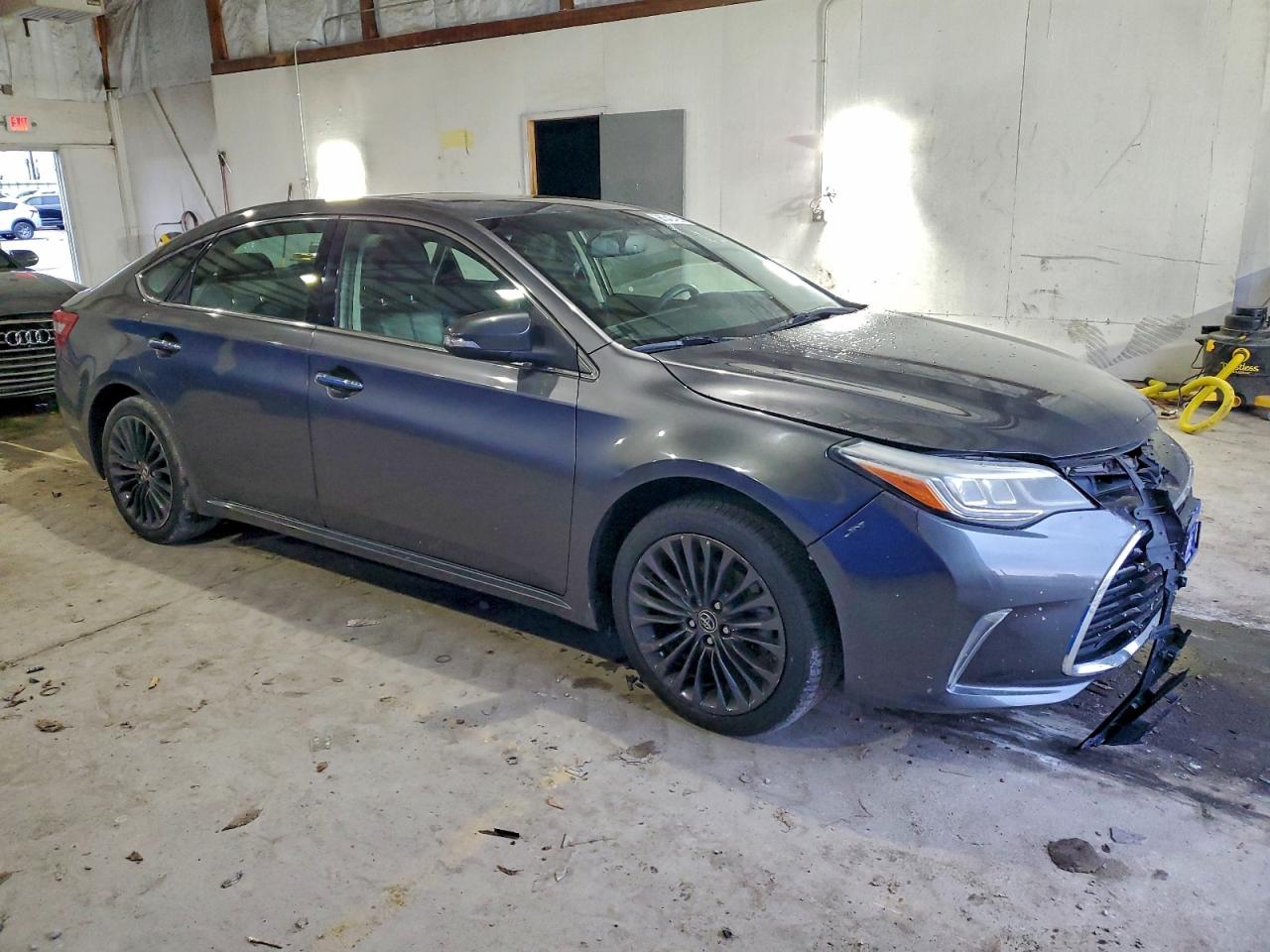 Toyota Avalon Xle Image 4