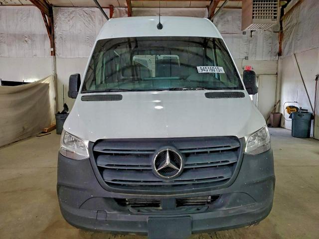 Mercedes-Benz Sprinter 2500 Image 2