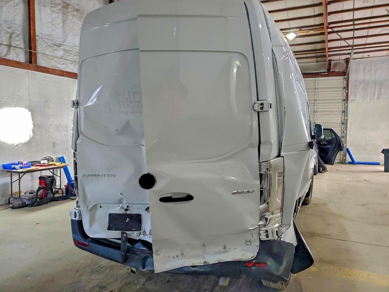 Mercedes-Benz Sprinter 2500 Image 3