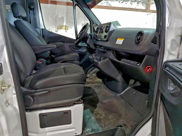 Mercedes-Benz Sprinter 2500 Image 11