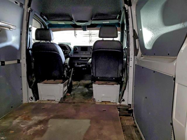 Mercedes-Benz Sprinter 2500 Image 10