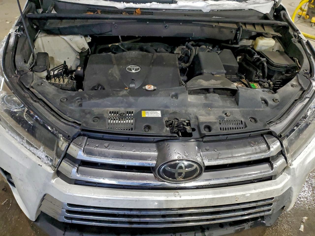 Toyota Highlander Limited Image 2