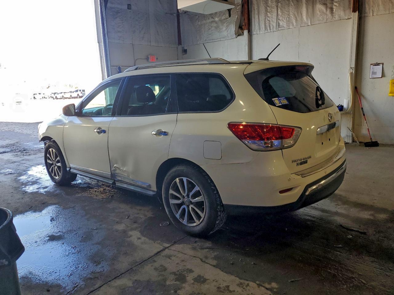 Nissan Pathfinder S Image 13