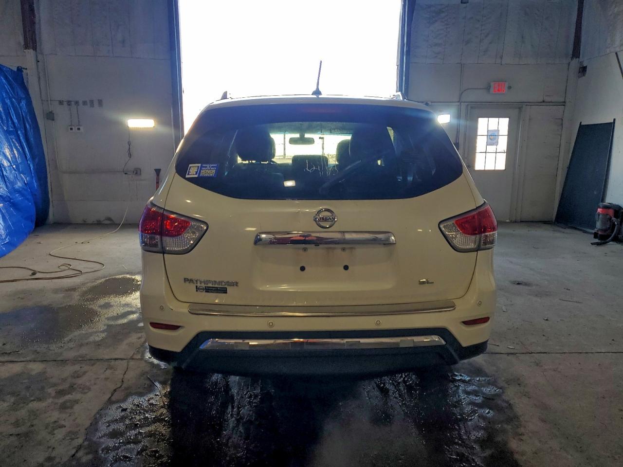 Nissan Pathfinder S Image 10