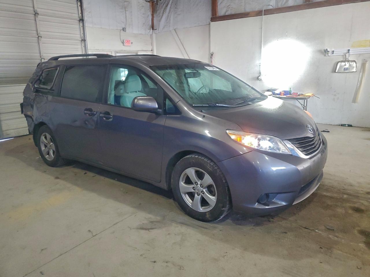 Toyota Sienna Le Image 6