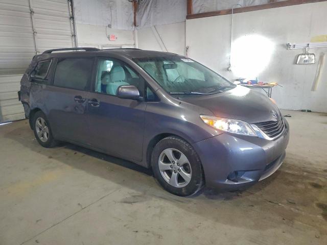 Toyota Sienna Le Image 6