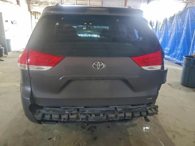 Toyota Sienna Le Image 12