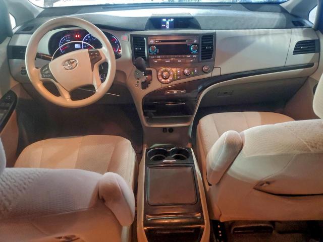 Toyota Sienna Le Image 7