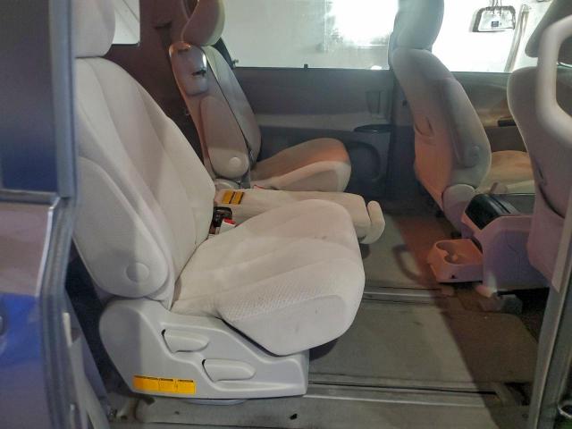 Toyota Sienna Le Image 11