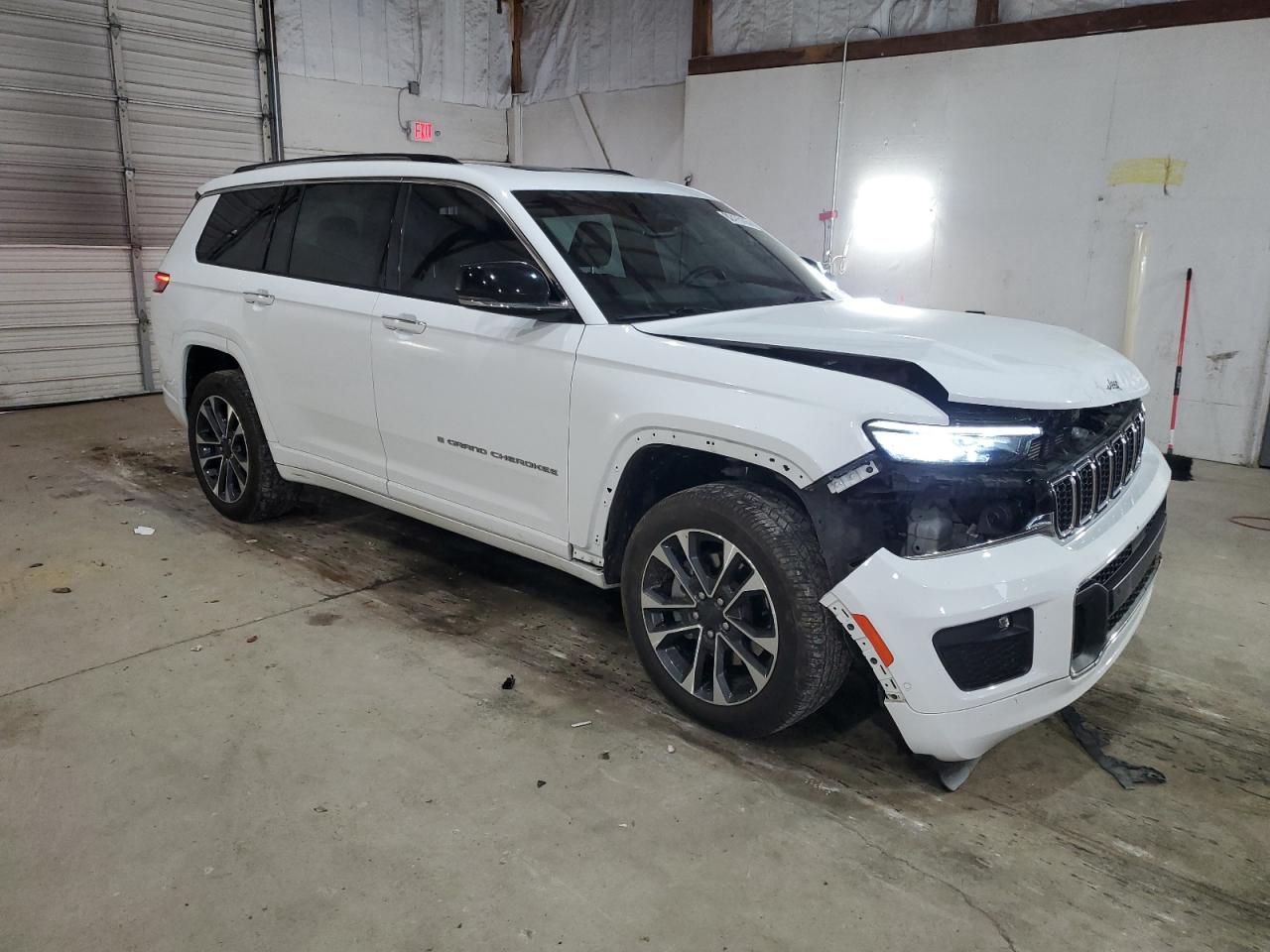 Jeep Grand Cherokee L Overland Image 13