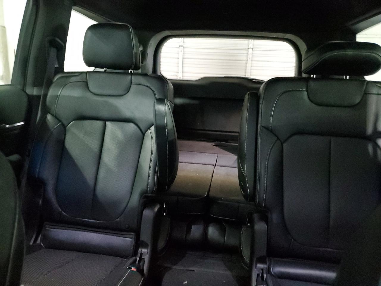 Jeep Grand Cherokee L Overland Image 8